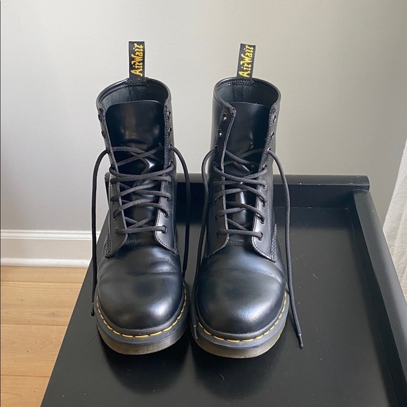 Dr. Martens 11821 Smooth Leather Boots - Picture 1 of 16